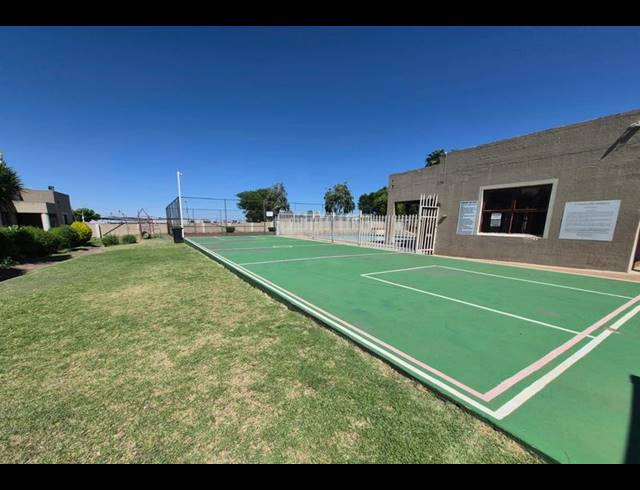 2 BEDROOM TOWNHOUSE FOR SALE IN RACEVIEW